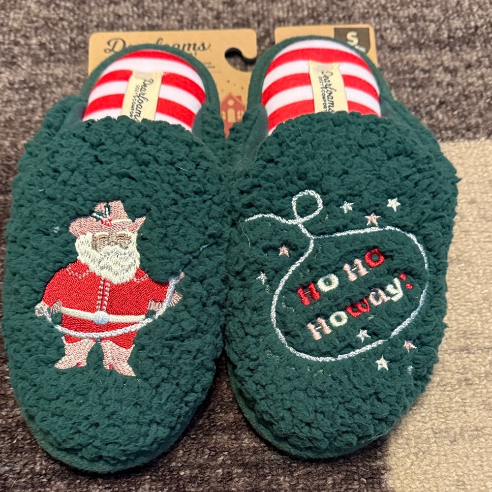 Dearfoams Festive Green Cowboy Santa Slippers
